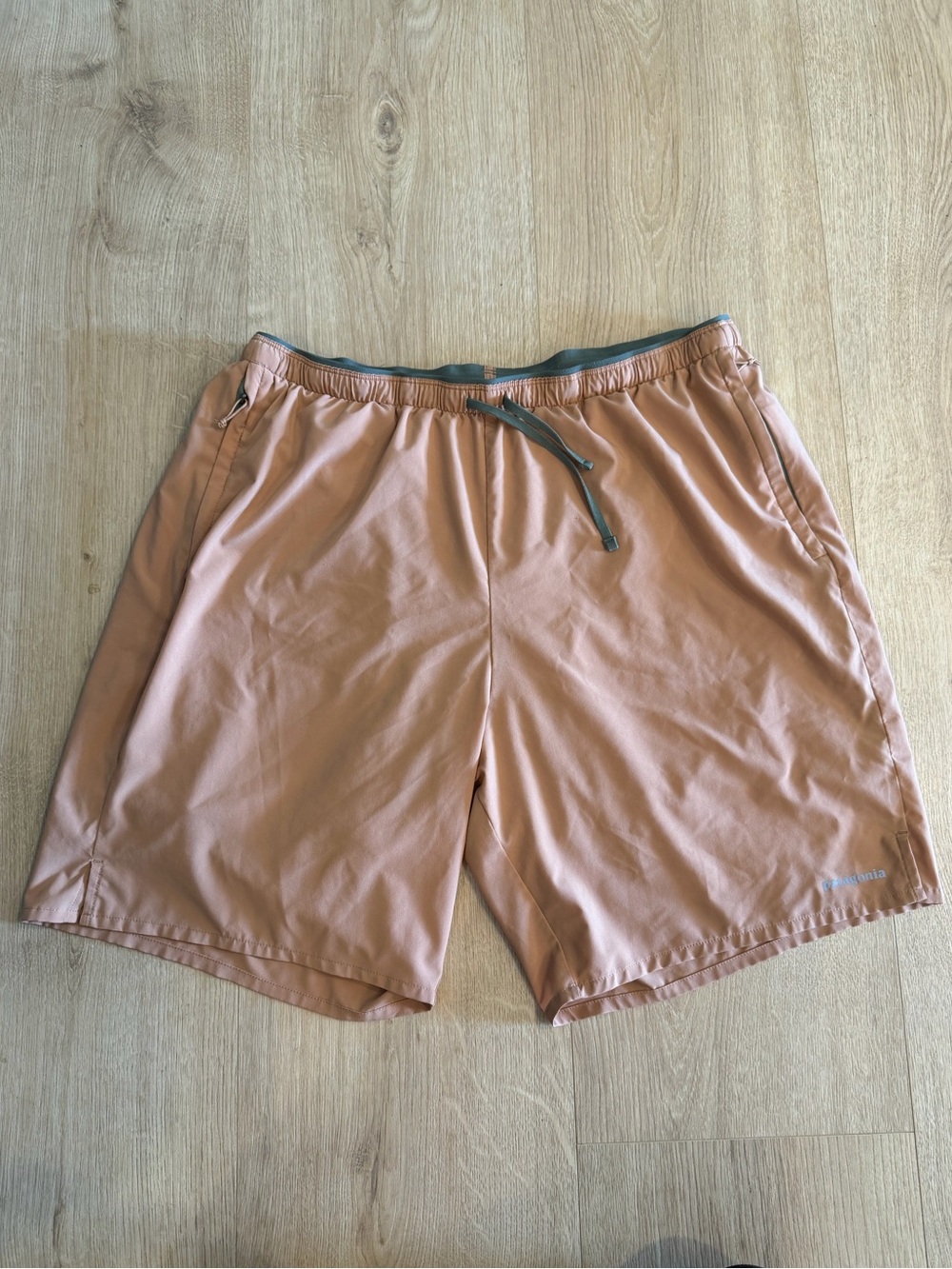 Men’s Patagonia Multi Trails 8" Shorts in light brown Size XL Boxer Brief Liner